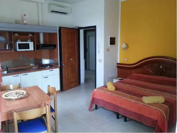 La Aparthotel 4*